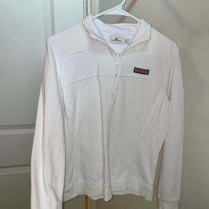 White vineyard vines pullover size M